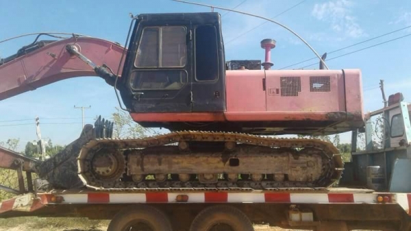 ขาย 485,000 บาท HITACHI EX200-1 เครื่องเดิมดี ปั้มK3V โช่หนา เอวแน่น เอกสารชื้อขาย  รถอยู่  ยโสธร  090-772-3710 090-772-3708
