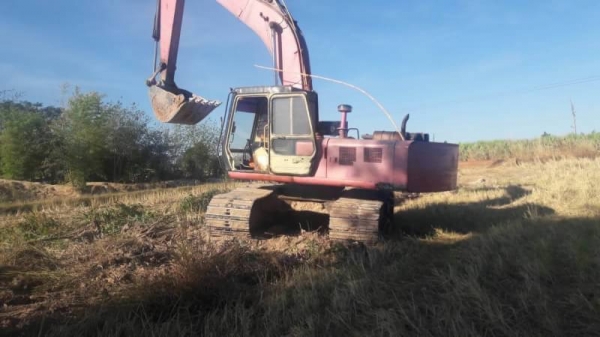 ขาย 485,000 บาท HITACHI EX200-1 เครื่องเดิมดี ปั้มK3V โช่หนา เอวแน่น เอกสารชื้อขาย  รถอยู่  ยโสธร  090-772-3710 090-772-3708