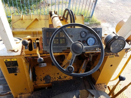 ขายรถตักล้อยาง KOMATSU 515-2 เอกสารเล่มทะเบียน ราคา 590,000 สะภาพเก่านอก รถสวยพร้อมใช้ 2 เพลา สนใจโทร.081-3531946 ต่อ.บางนา &amp; ไอร์ดีลาย รถอยู่ราชบุรี