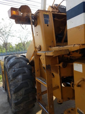 ขายรถตักล้อยาง KOMATSU 515-2 เอกสารเล่มทะเบียน ราคา 590,000 สะภาพเก่านอก รถสวยพร้อมใช้ 2 เพลา สนใจโทร.081-3531946 ต่อ.บางนา &amp; ไอร์ดีลาย รถอยู่ราชบุรี