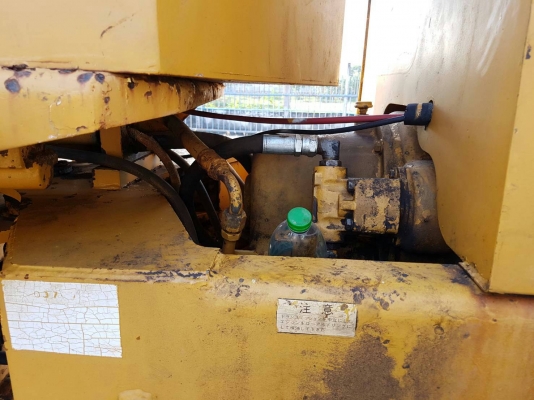 ขายรถตักล้อยาง KOMATSU 515-2 เอกสารเล่มทะเบียน ราคา 590,000 สะภาพเก่านอก รถสวยพร้อมใช้ 2 เพลา สนใจโทร.081-3531946 ต่อ.บางนา &amp; ไอร์ดีลาย รถอยู่ราชบุรี