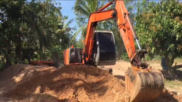 ขาย แบคโฮ Hitachi ZX 70-1  รถเก่านอก ใช้งานในไทย 1 ปี  เครื่องดี ปั้มแรงดี ไม่ Load ✔️ ระบบไฟฟ้า ✔️ เอวแน่น ✔️ แขนขุด สวย ✔️ โซ่,ใบ สวย ✔️ เอกสารอินวอยซ์  ราคา 525,000 ค่าคอม 1 หมื่น 091-0206555 รถอยู่สุรินทร์ ครับ