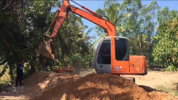 ขาย แบคโฮ Hitachi ZX 70-1  รถเก่านอก ใช้งานในไทย 1 ปี  เครื่องดี ปั้มแรงดี ไม่ Load ✔️ ระบบไฟฟ้า ✔️ เอวแน่น ✔️ แขนขุด สวย ✔️ โซ่,ใบ สวย ✔️ เอกสารอินวอยซ์  ราคา 525,000 ค่าคอม 1 หมื่น 091-0206555 รถอยู่สุรินทร์ ครับ