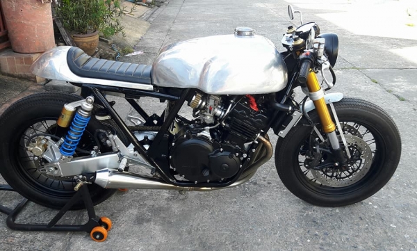 ขาย cb 400ปี 1994  ทะเบียนแท้ แต่งคาเฟ่