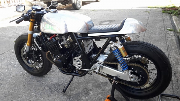 ขาย cb 400ปี 1994  ทะเบียนแท้ แต่งคาเฟ่