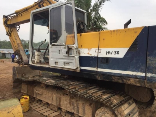 ขาย 495,000 KOMATSU pc 200-5 มีระบบใส่หัวไวโบ ไฟฟ้าตัด เครื่องดี ปั้มแรง เอวแน่น เอกสารซื้อขาย รถอยู่ ชลบุรี 090-772-3710 090-772-3708