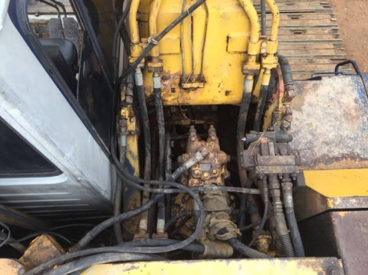 ขาย 495,000 KOMATSU pc 200-5 มีระบบใส่หัวไวโบ ไฟฟ้าตัด เครื่องดี ปั้มแรง เอวแน่น เอกสารซื้อขาย รถอยู่ ชลบุรี 090-772-3710 090-772-3708