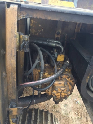 ขาย 495,000 KOMATSU pc 200-5 มีระบบใส่หัวไวโบ ไฟฟ้าตัด เครื่องดี ปั้มแรง เอวแน่น เอกสารซื้อขาย รถอยู่ ชลบุรี 090-772-3710 090-772-3708