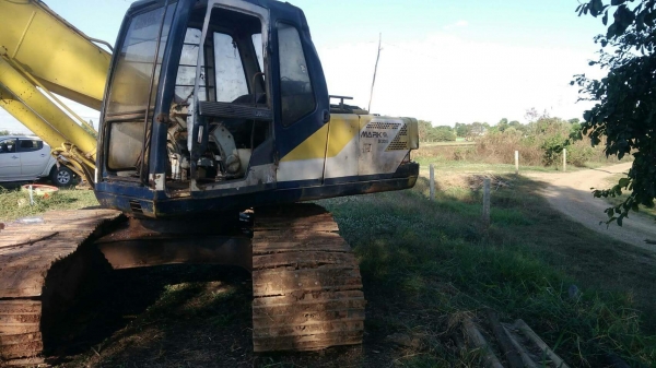 ขายKOBELCO SK200MARK/// ทำงานดี  เอกสารชื้อขาย อยู่มหาสารคาม ราคา430,000บ. สนใจ 0835601591หรือ 0903494058