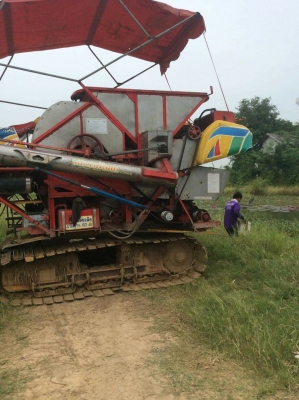 ขายรถเกี่ยวข้าวเจ้าช้างไวไฟปี51เครื่องอีซูซุ260ช่วงล่าง12โรงงาน