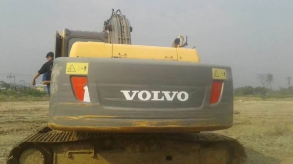 ขาย 1,190,000 VOLVO EC 210 B PRMIE ชั่วโมงทำงาน 9,400 ชม. ไฟฟ้าครบ เครื่องดี ปั้มแรง เอวแน่น ช่วงล่างเต็ม เอกสารอินวอยทร์  รถอยู่ กทม. 090-772-3710 090-772-3708