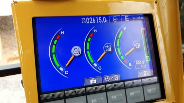 ขายดาวน์ 600,000 KOMATSU pc 200-8 ทำงาน 2,900 ชม.ดาวน์ 600,000 ผ่อน 98,000&times;30 งวด พร้อมเปลี่ยน