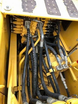 ขาย 2,150,000 KOMATSU pc 200-8 MO 7,400 ชม. เครื่องดี ปั้มแรง เอวแน่น ช่วงล่างแน่น รถสวยเหมือนใหม่ เอกสารพร้อมโอน รถอยู่ อ่างทอง 090-772-3710 090-772-3708