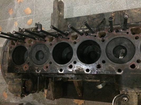 เสื้อสูบพร้อมข้อเหวี่ยงเครื่อง cummins 6BT