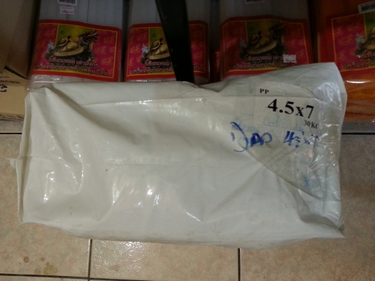 ขายถุงแก้ว5*10ปากตัดครงจำนวน10กก.รวม990บาทโทร0643130366