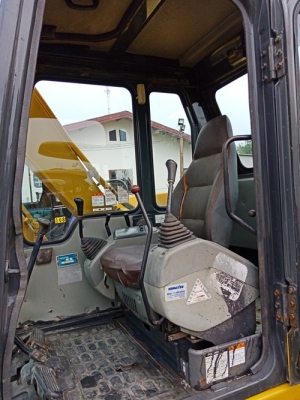 ขายรถขุดนำเข้าจากประเทศญี่ปุ่น komatsu pc60-7 มีใบมีดดัน สนใจติดต่อสอบถาม 0923309229 อีด