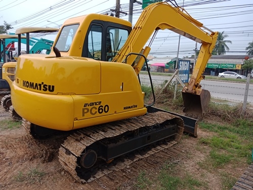 ขายรถขุดนำเข้าจากประเทศญี่ปุ่น komatsu pc60-7 มีใบมีดดัน สนใจติดต่อสอบถาม 0923309229 อีด