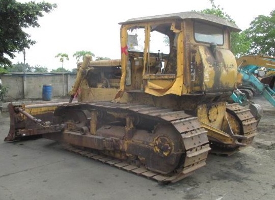 แทรคเตอร์ Caterpillar รุ่น D6C