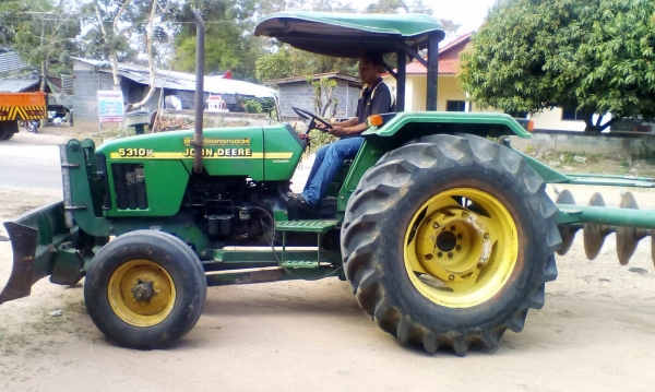 220000บาท จอร์อนเดียร์ 5310 เพลาเดียว ใบดันหน้า ผาน7 มีทะเบียนพร้อมโอน 220000บาท จอร์อนเดียร์ 5310 เพลาเดียว ใบดันหน้า ผาน7 มีทะเบียนพร้อมโอน