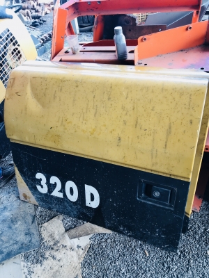 ขาย ฝาข้าง ฝาครอบเครื่อง CAT320D ขาย ฝาข้าง ฝาครอบเครื่อง CAT320D