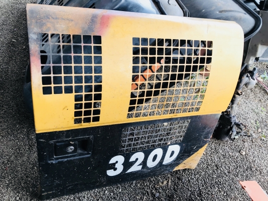 ขาย ฝาข้าง ฝาครอบเครื่อง CAT320D ขาย ฝาข้าง ฝาครอบเครื่อง CAT320D