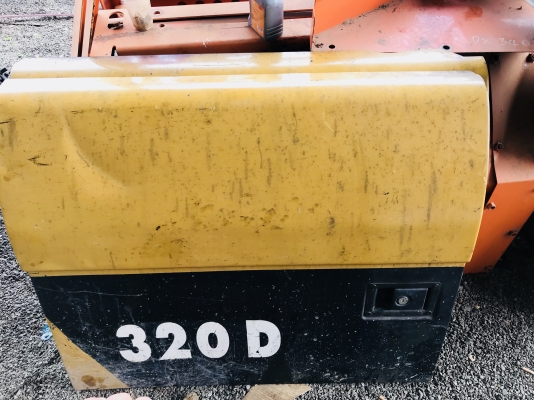 ขาย ฝาข้าง ฝาครอบเครื่อง CAT320D ขาย ฝาข้าง ฝาครอบเครื่อง CAT320D
