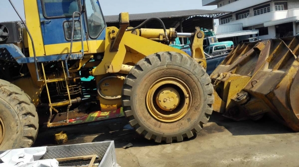 Komatsu WA400-1/ รถตักเอวอ่อนขนาดใหญ่ ตักประมานสามคิว