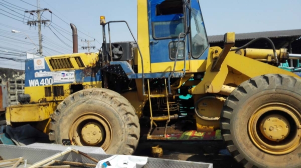 Komatsu WA400-1/ รถตักเอวอ่อนขนาดใหญ่ ตักประมานสามคิว