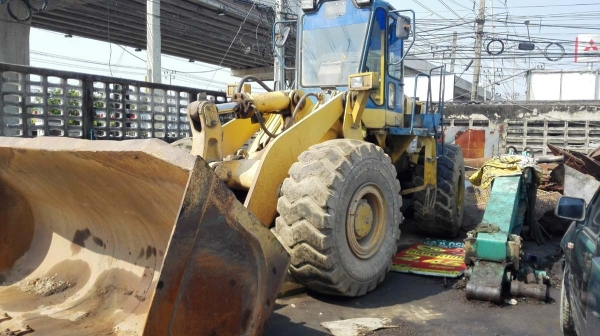 Komatsu WA400-1/ รถตักเอวอ่อนขนาดใหญ่ ตักประมานสามคิว