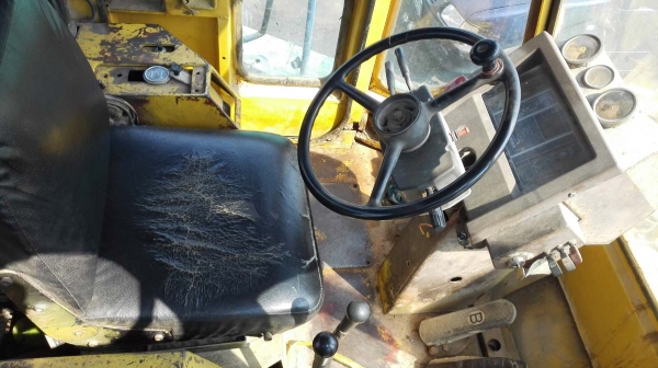 Komatsu WA400-1/ รถตักเอวอ่อนขนาดใหญ่ ตักประมานสามคิว