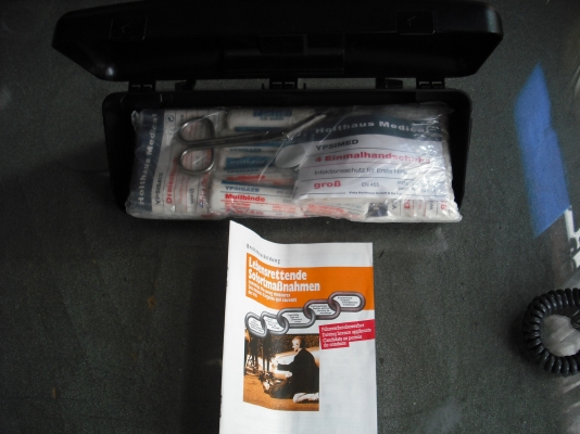 กล่องFirst Aid Kit BMW E46 Series 3 Made in Germany กล่องFirst Aid Kit BMW E46 Series 3 Made in Germany