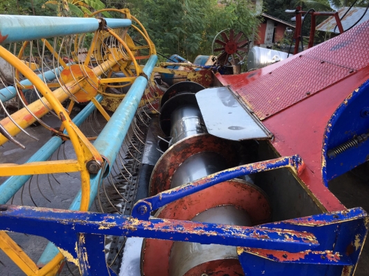 ขาย 290.000บาท รถเกี่ยวข้าวอุ้ม2.2ตัน เครื่องดีปั้มแรง  ใบแทรคใหม่ พร้อมใช้งาน