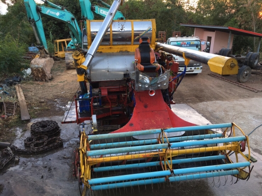 ขาย 290.000บาท รถเกี่ยวข้าวอุ้ม2.2ตัน เครื่องดีปั้มแรง  ใบแทรคใหม่ พร้อมใช้งาน