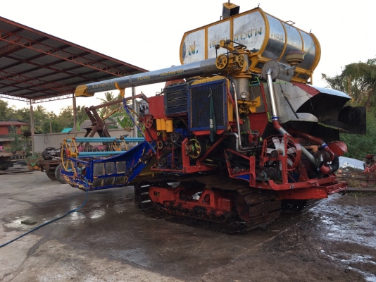 ขาย 290.000บาท รถเกี่ยวข้าวอุ้ม2.2ตัน เครื่องดีปั้มแรง  ใบแทรคใหม่ พร้อมใช้งาน