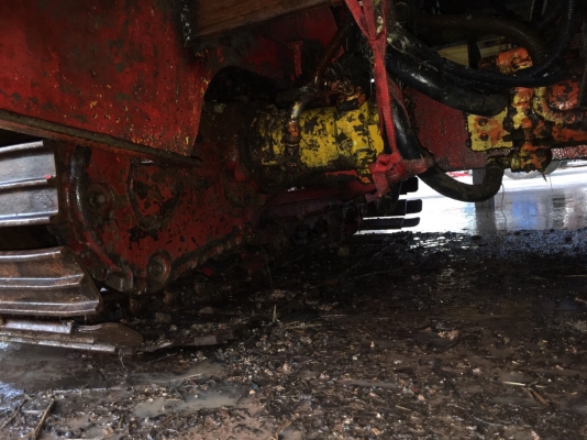 ขาย 290.000บาท รถเกี่ยวข้าวอุ้ม2.2ตัน เครื่องดีปั้มแรง  ใบแทรคใหม่ พร้อมใช้งาน