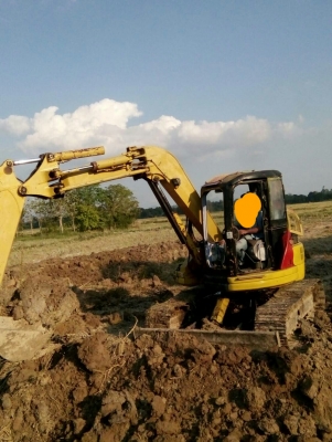 ขาย รถ แมคโฮ โคมัตซุ 75 รุ่น UU 2 คอนโทน สั้น ( เล่ม ทะเบียน พร้อมโอน )