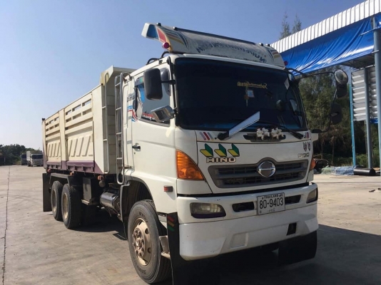 Hino 320 แรง ปี49 Hi-Torque ดั้มพ์สามมิตร แม่เดี่ยวมีระบบลาก เดิมๆบางๆ เครื่องเกียร์เดิม หัวบาง แต่งหน้าเป็นรุ่นซีรี่ 500 พร้อมใช้งาน