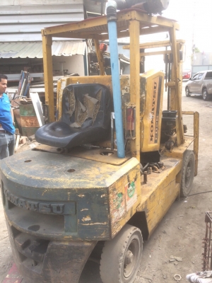 ขาย KOMATSU  2.5 ตัน  เครื่อง ดีเซล  รถสวยๆ ใช้งานทุกวัน เจ้าของ ขาย 120,000  บาท