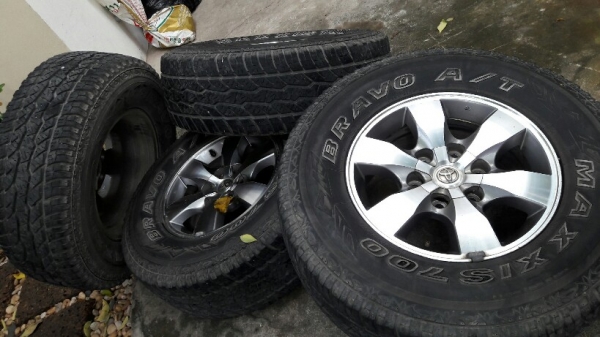 ขายล้อวีโก้ 265 70 16 พร้อมยาง maxxis ดอกเยอะ