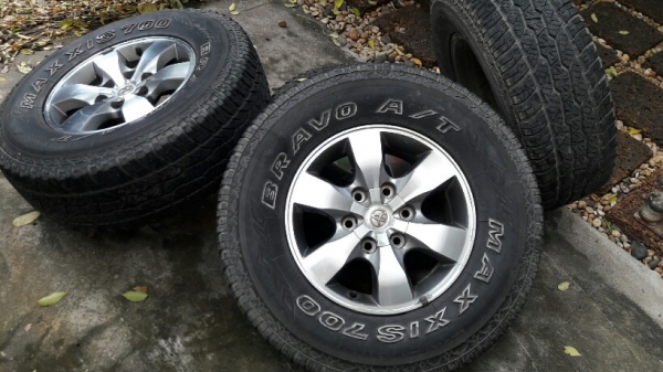 ขายล้อวีโก้ 265 70 16 พร้อมยาง maxxis ดอกเยอะ