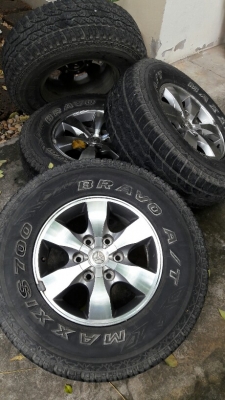 ขายล้อวีโก้ 265 70 16 พร้อมยาง maxxis ดอกเยอะ