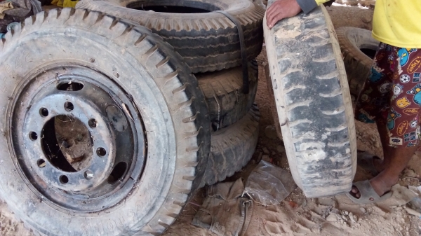 ยางพันขอบ20 รถสิบล้อพร้อมกระทะถูกๆ ยางพันขอบ20 รถสิบล้อพร้อมกระทะถูกๆ