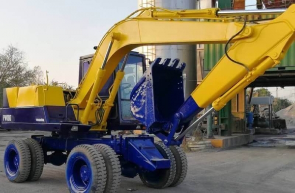 KOMATSU PW 100-3