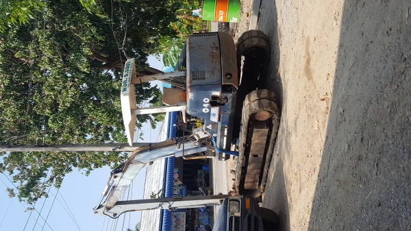 ขายKx 040. บูมยาว6เมตร พร้อมใช้งาน. 0811724501บอนด์   ราคา250000