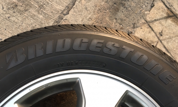 ล้อแม็ก Toyota Vigo Champ สีเทาดำ ขอบ 16 พร้อมยาง 215-65-16 ปี 14