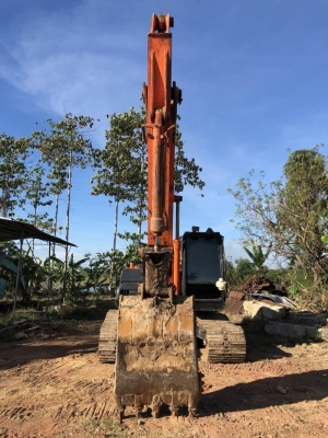 ขาย 995,000  HITACHI ZX 200-1 ปี ชม. 17,xxx เครื่องดี ปั้มแรง เอวแน่น ไฟฟ้าครบ โช่บาง ใบสวย เอกสารแจ้งจำหน่าย รถอยู่ นครปฐม 090-772-3710 090-772-3708
