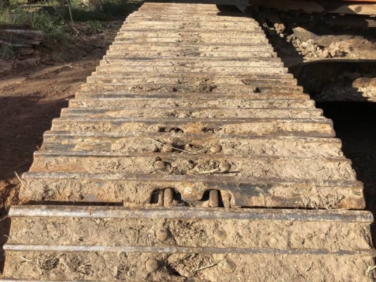 ขาย 995,000  HITACHI ZX 200-1 ปี ชม. 17,xxx เครื่องดี ปั้มแรง เอวแน่น ไฟฟ้าครบ โช่บาง ใบสวย เอกสารแจ้งจำหน่าย รถอยู่ นครปฐม 090-772-3710 090-772-3708