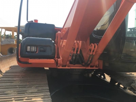 ขาย 1,300,000 อัศวินสีส้ม  HITACHI ZX 200-1 ปี 2010 ชม.2xxxx กว่า แรง เร็ว ประหยัดน้ำมัน ช่างล่างแน่น หนาทุกชิ้น เครื่อง ISUZU  6BD1 เครื่องดี ปั้มแรง เอวแน่น เอกสารแจ้งจำหน่าย รถอยู่ ปทุมธานี สามโคก 090-772-3710 090-772-3708