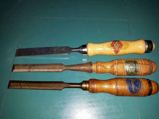 ขายสิ่วฉลามสามดาว หลายขนาดด้ามไม้สวยงาม MADE IN SWEDEN.เก่าเก็บ ขายสิ่วฉลามสามดาว หลายขนาดด้ามไม้สวยงาม MADE IN SWEDEN.เก่าเก็บ