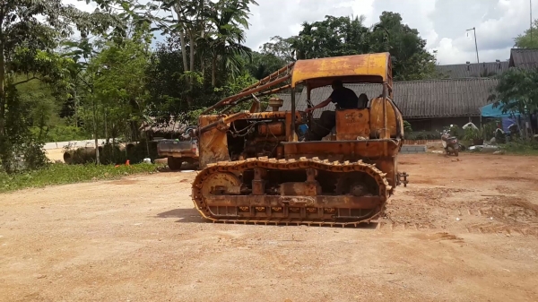 ขายรถแทรคเตอร์ KOMATSU D50A-15 ห้องเลี้ยวแห้ง พร้อมเขาล้มไม้ ราคา 480000